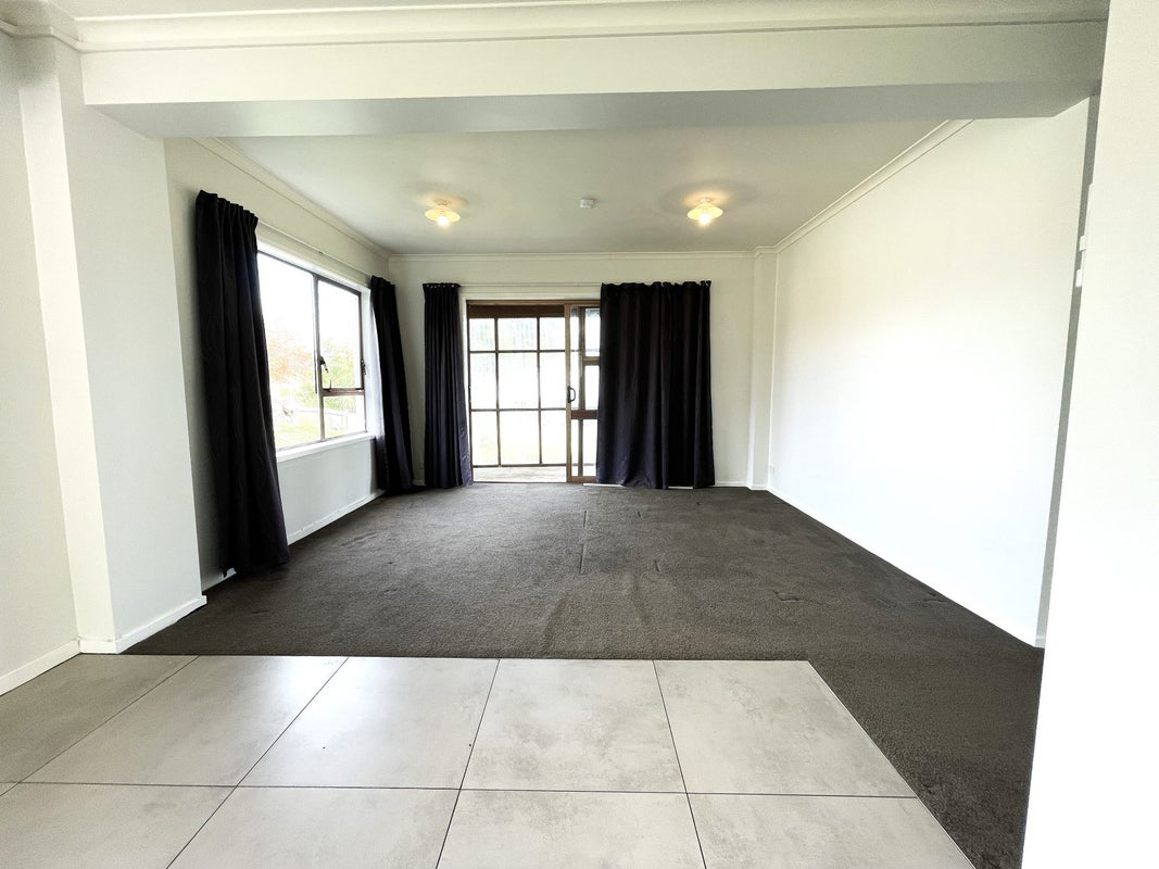 97A View Road, Sunnyvale, Auckland - Carousel 2