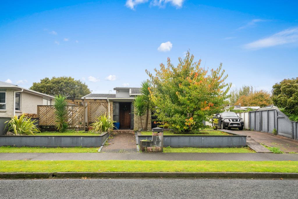 24 Akron Grove, Totara Park, Upper Hutt - Carousel 1