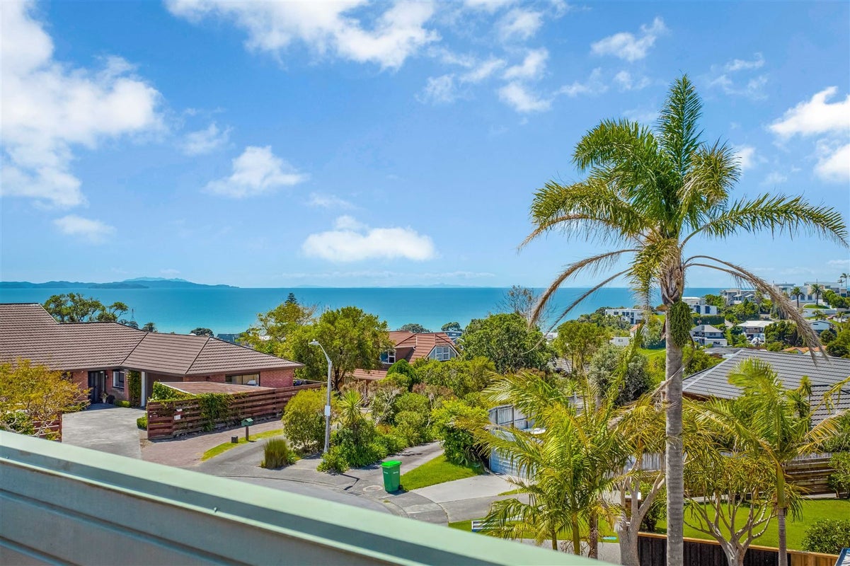 62 Bay Vista Drive, Red Beach, Whangaparaoa - Carousel 1