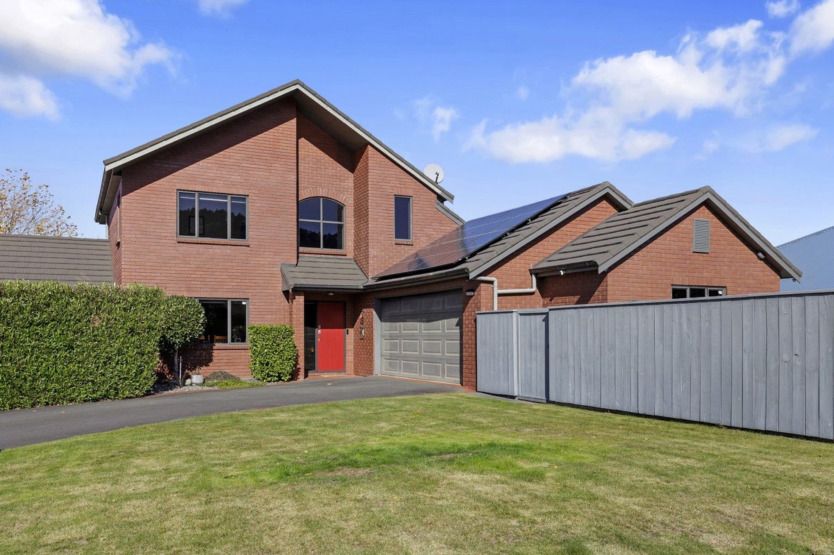 17 Garrett Place, Riverstone Terraces, Upper Hutt - Carousel 2