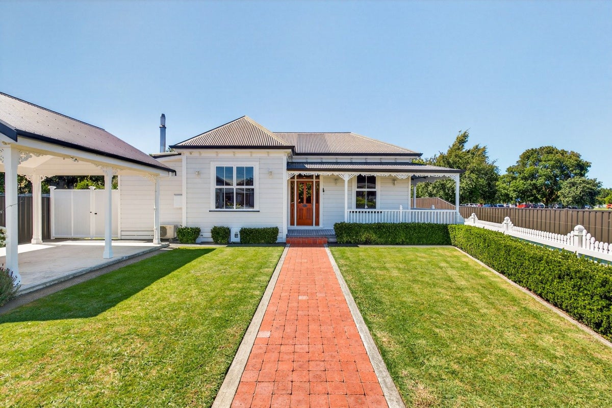 13 Auckland Road, Greenmeadows, Napier - Carousel 1