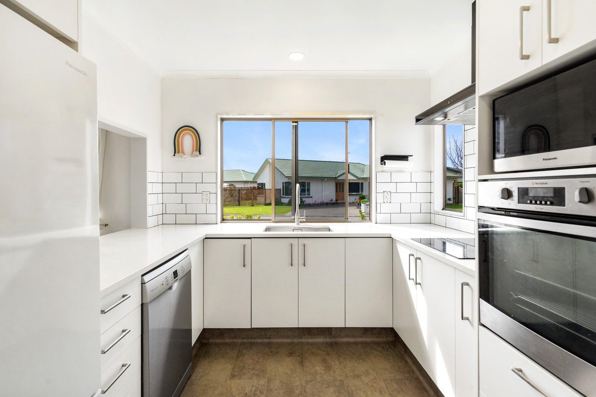 19 Aintree Place, Taradale, Napier - Carousel 2