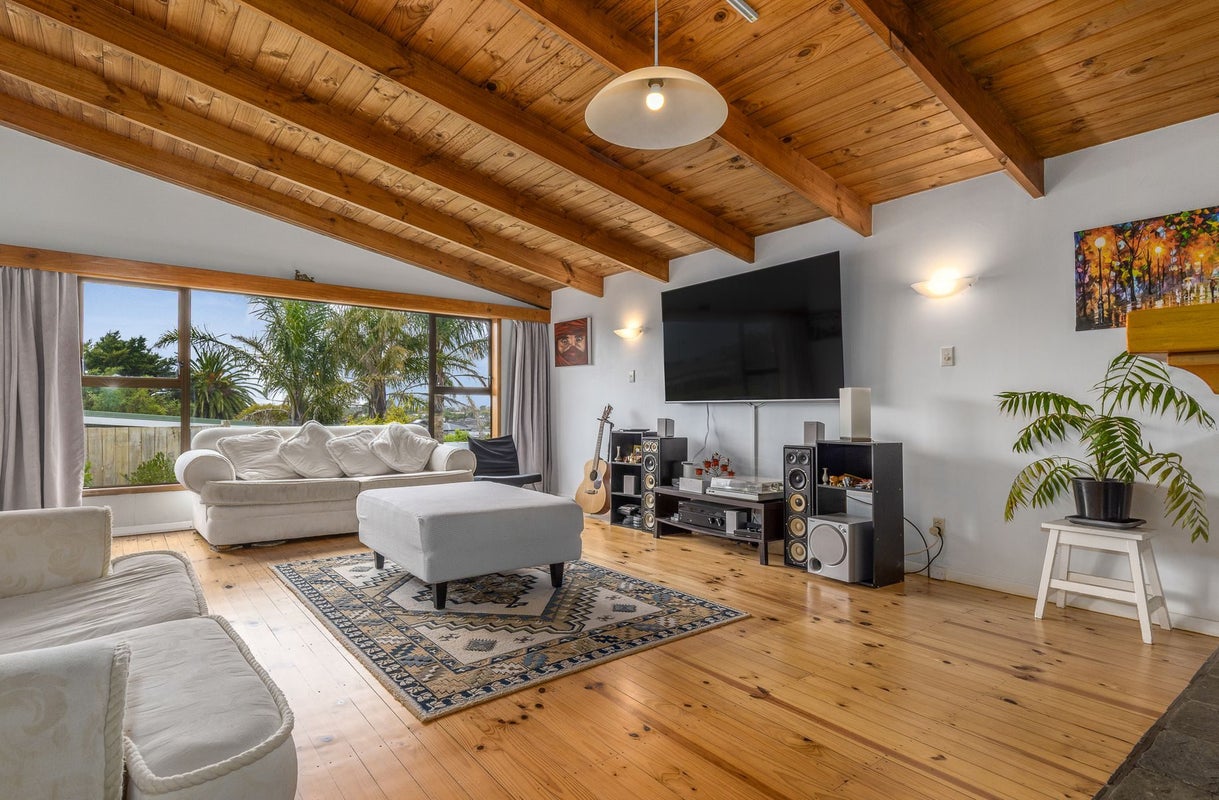 5 Miro Road, Raumati South, Paraparaumu - Carousel 2