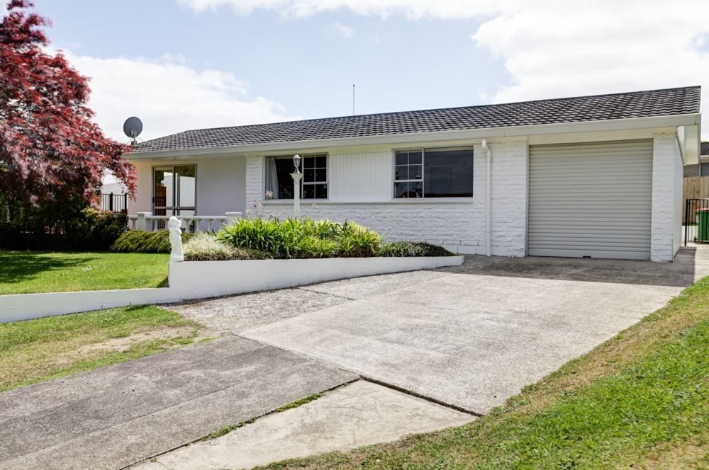 22 Thode Place, Nawton, Hamilton - Carousel 1