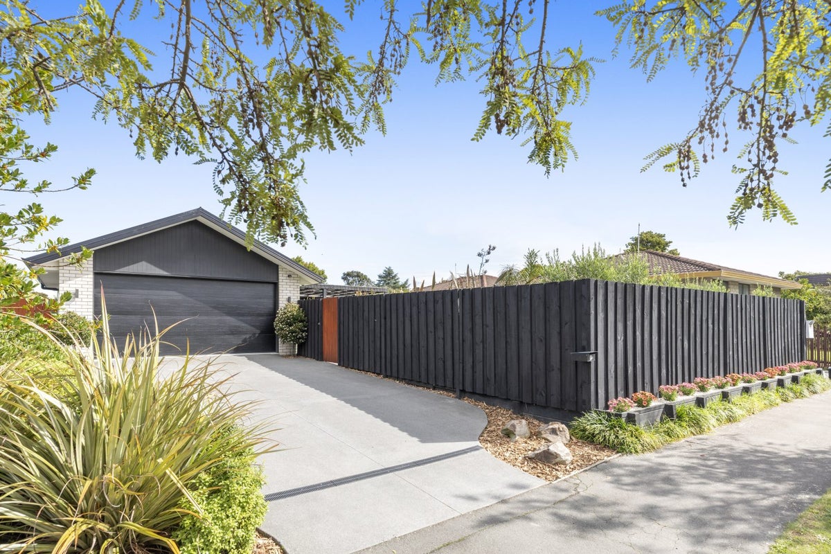 17 Chipping Lane, Redwood, Christchurch - Carousel 23