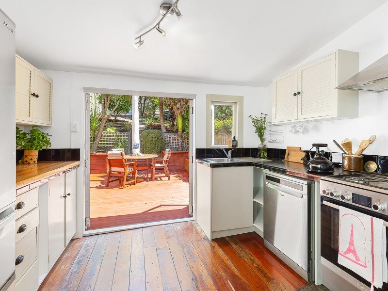 22 Edinburgh Terrace, Berhampore, Wellington - Carousel 2