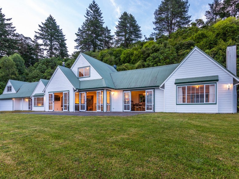 26 Brunette Drive, Acacia Bay, Taupo - Carousel 1