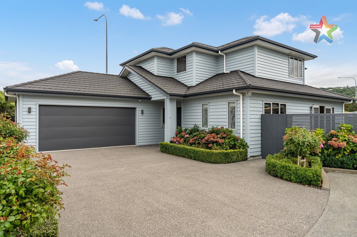 8C Glen Iris Grove, Woburn, Lower Hutt - Carousel 1