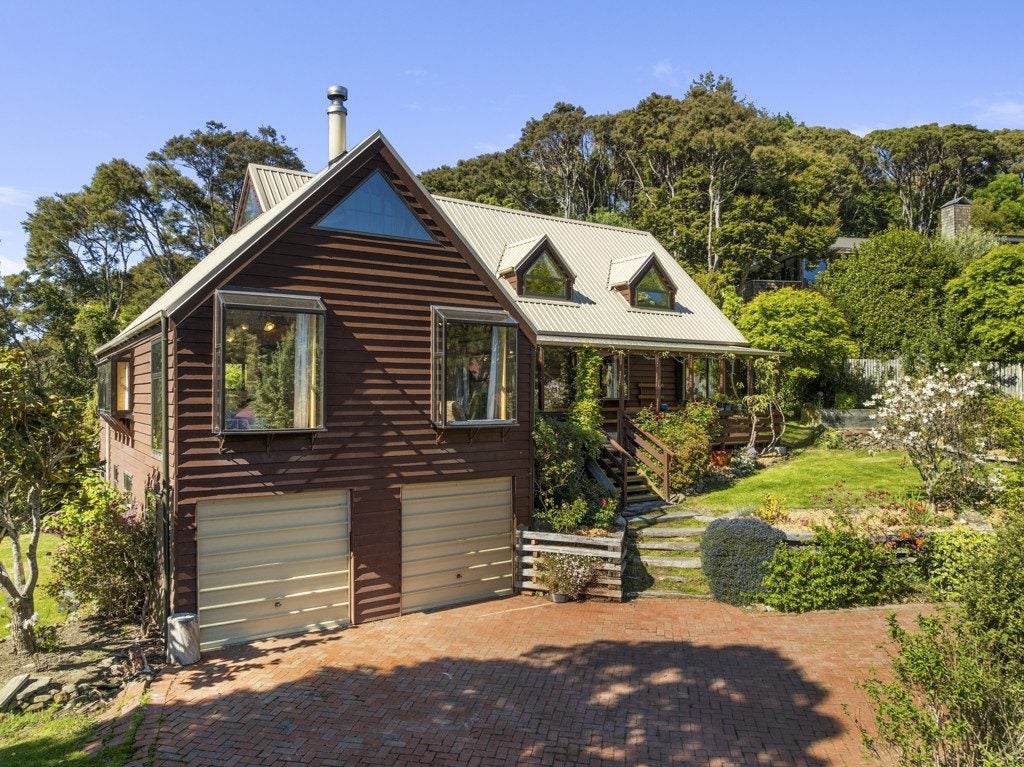 24 Garden Place, Glenleith, Dunedin - Carousel 1