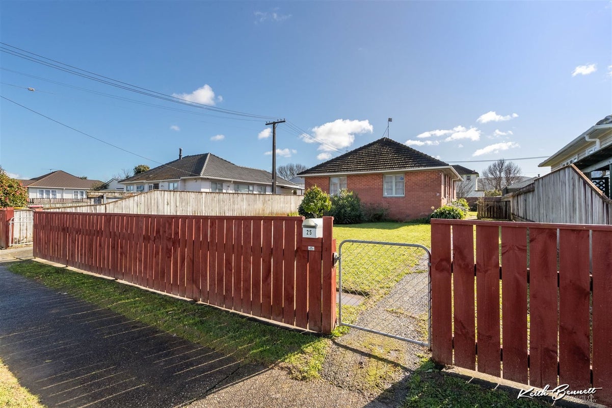 25 Hewer Crescent, Naenae, Lower Hutt - Carousel 1