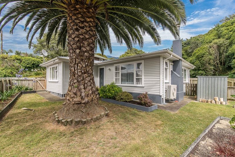 245 Main Road, Tawa, Wellington - Carousel 1