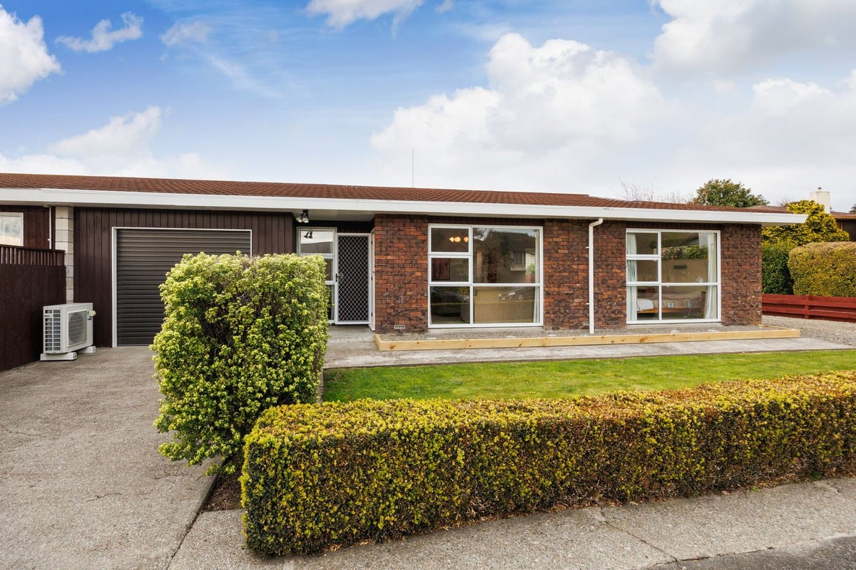 2 Wharite Place, Awapuni, Palmerston North - Carousel 1