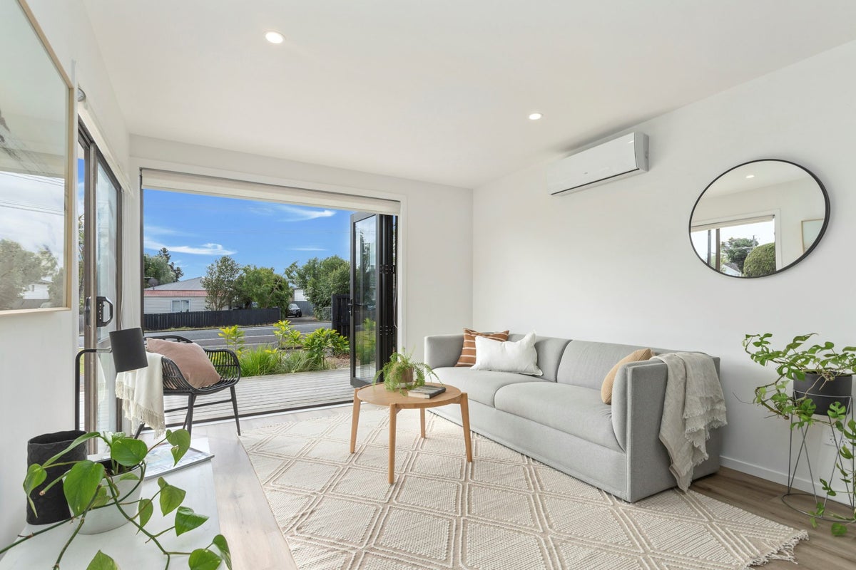 136 Riversdale Road, Avondale, Auckland - Carousel 2
