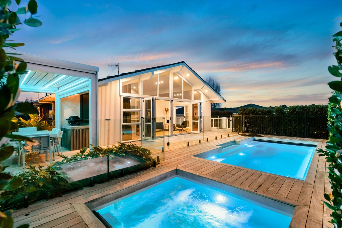 15 Ripon Crescent, Meadowbank, Auckland - Carousel 1