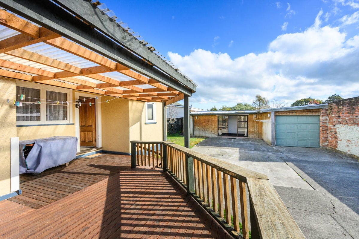 17 Douglas Street, West End, Palmerston North, Manawatu / Whanganui - Carousel 2