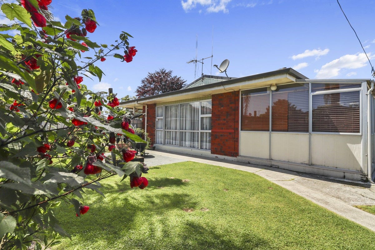 2/5 North Road, The Wood, Nelson - Carousel 1