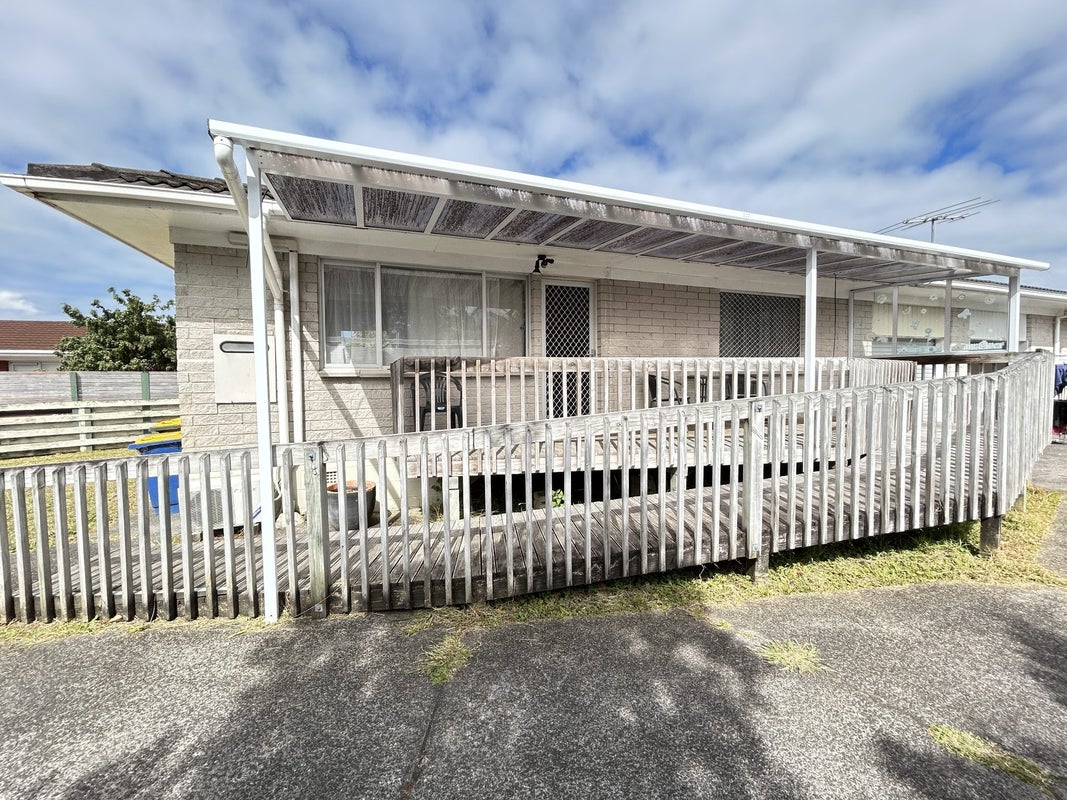 13A Pamela Place, New Lynn, Auckland - Carousel 1