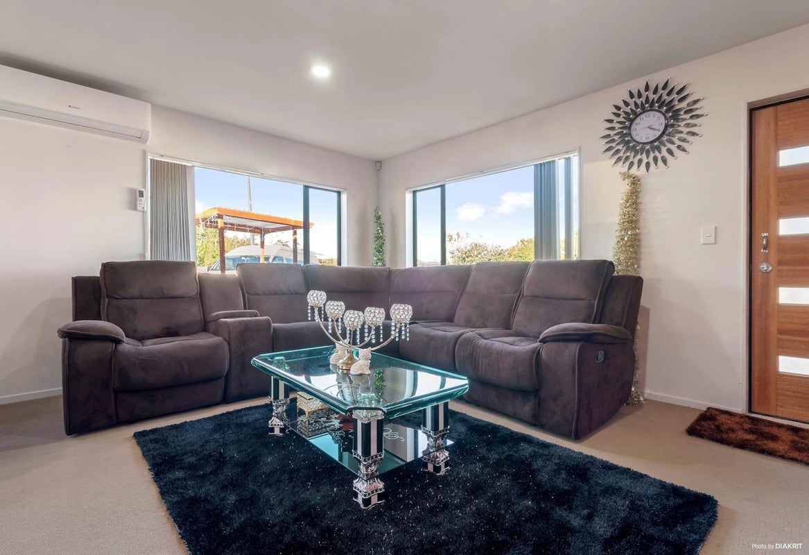84 Robert Skelton Place, Clendon Park, Auckland - Carousel 2