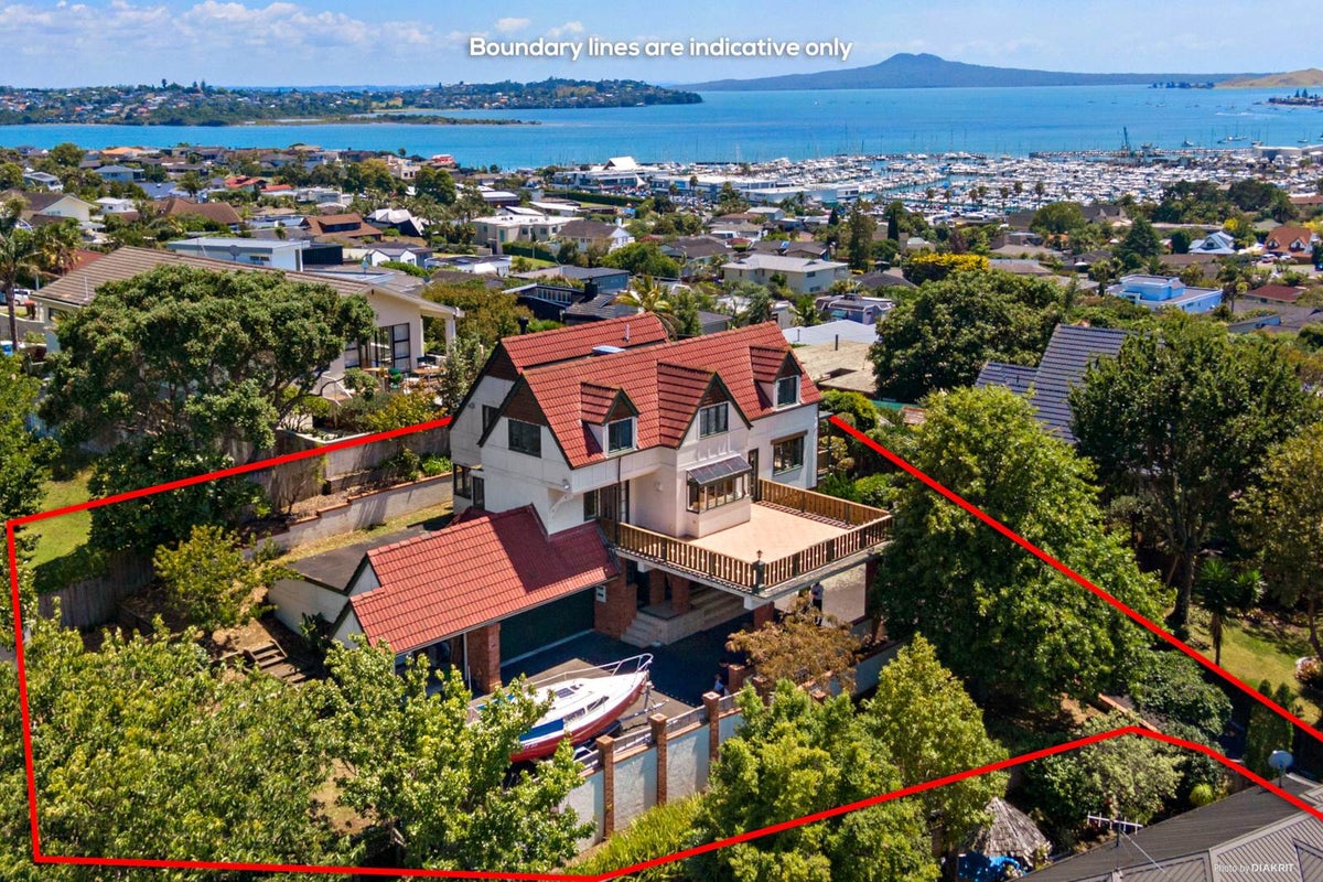 22 Mark Edward Drive, Half Moon Bay, Auckland - Carousel 2