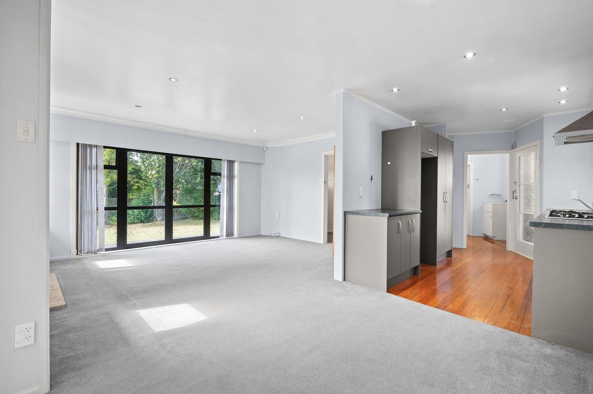 8 Winstone Avenue, Chartwell, Hamilton - Carousel 2