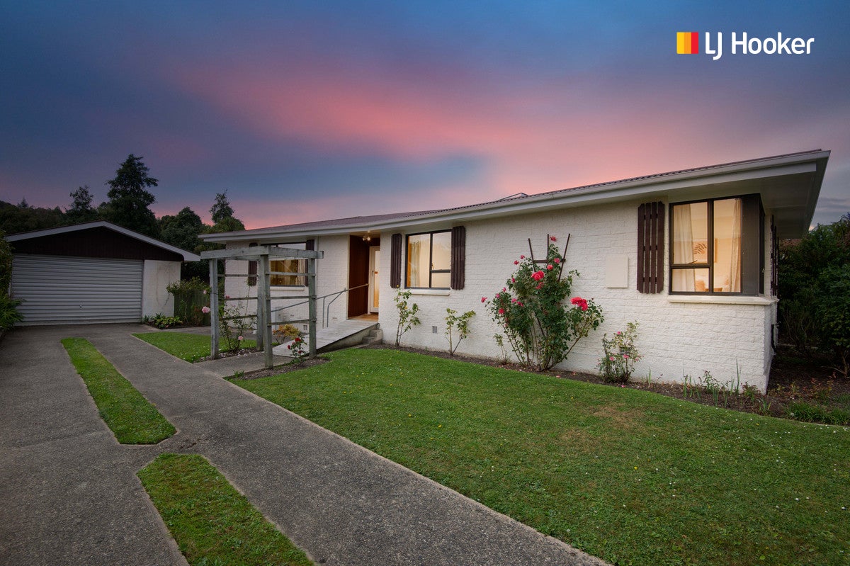 21 Kinmont Crescent, Kinmont Park, Mosgiel - Carousel 2