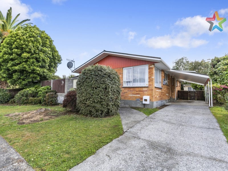 30 Akron Grove, Totara Park, Upper Hutt - Carousel 1