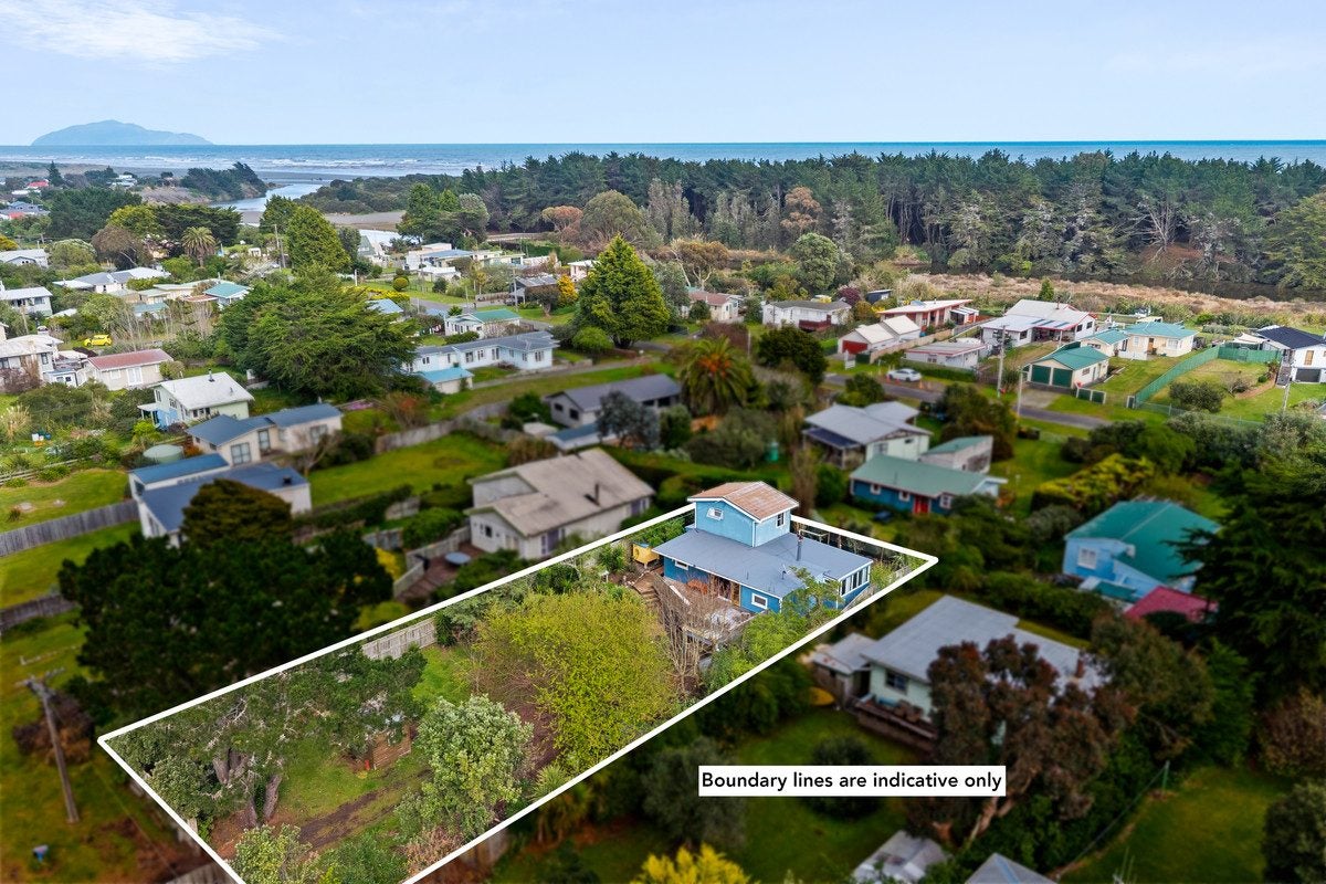 16 Arthur Street, Waikawa Beach, Waikawa Beach - Carousel 1