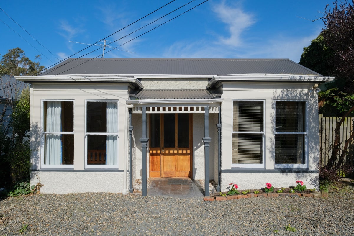 12 Patrick Street, The Glen, Dunedin - Carousel 1