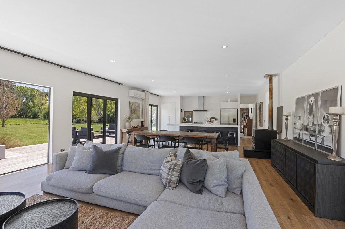 106 Holmes Road, Christchurch - Carousel 2