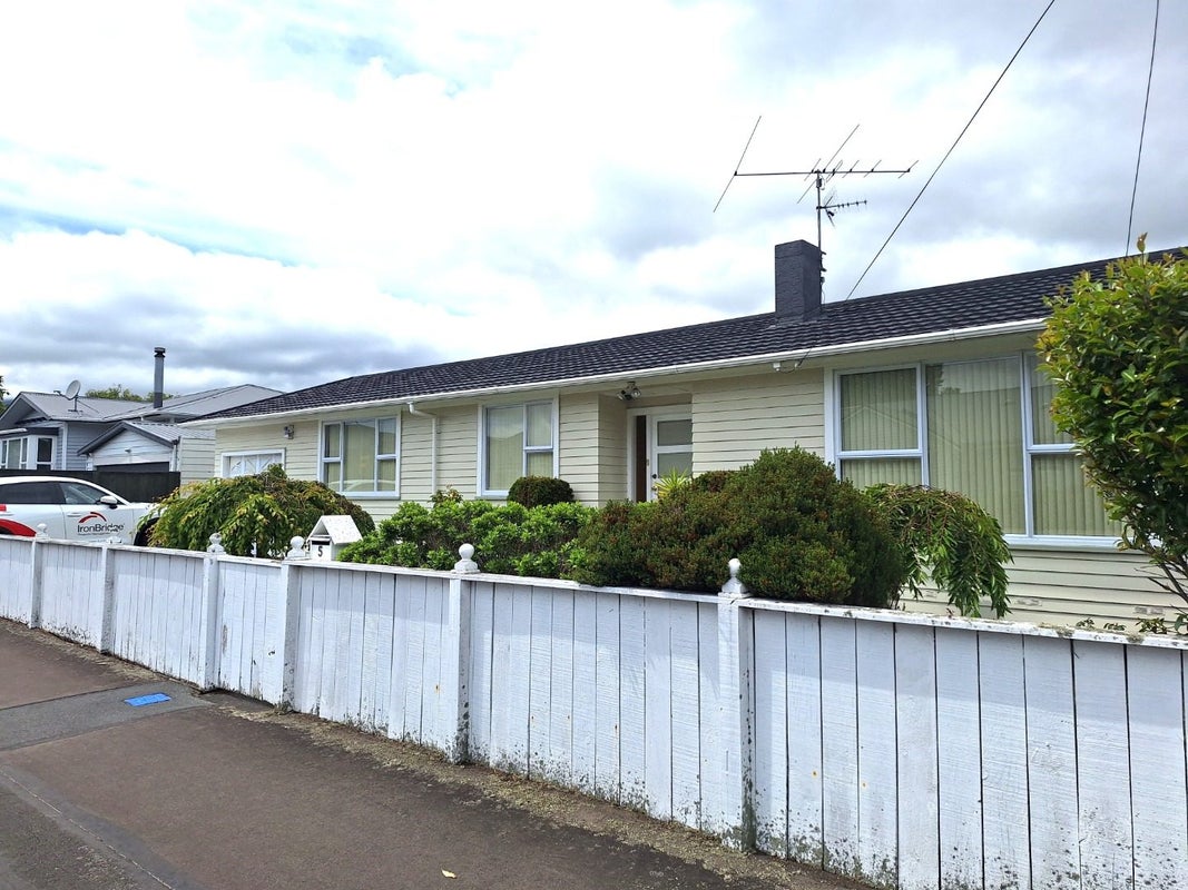 5 Brown Street, Wallaceville, Upper Hutt - Carousel 13