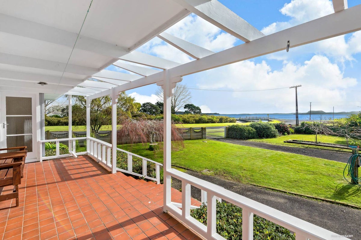 6 Ferndale Drive, Papakura - Carousel 1