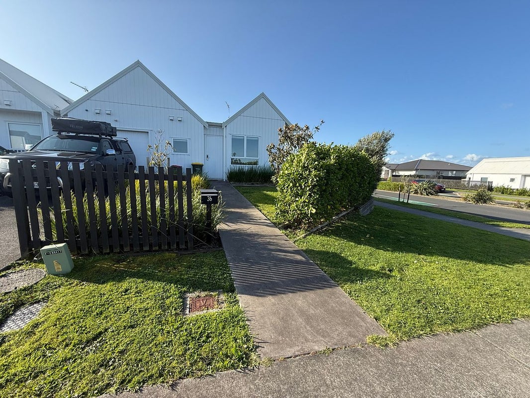 36 Taikura Avenue, Red Beach, Red Beach - Carousel 1