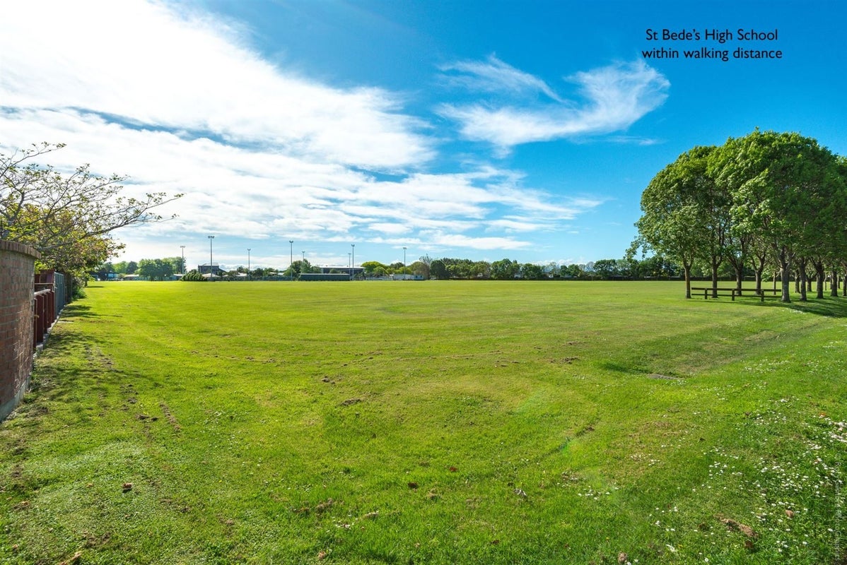 12 Sheraton Place, Redwood, Christchurch - Carousel 26