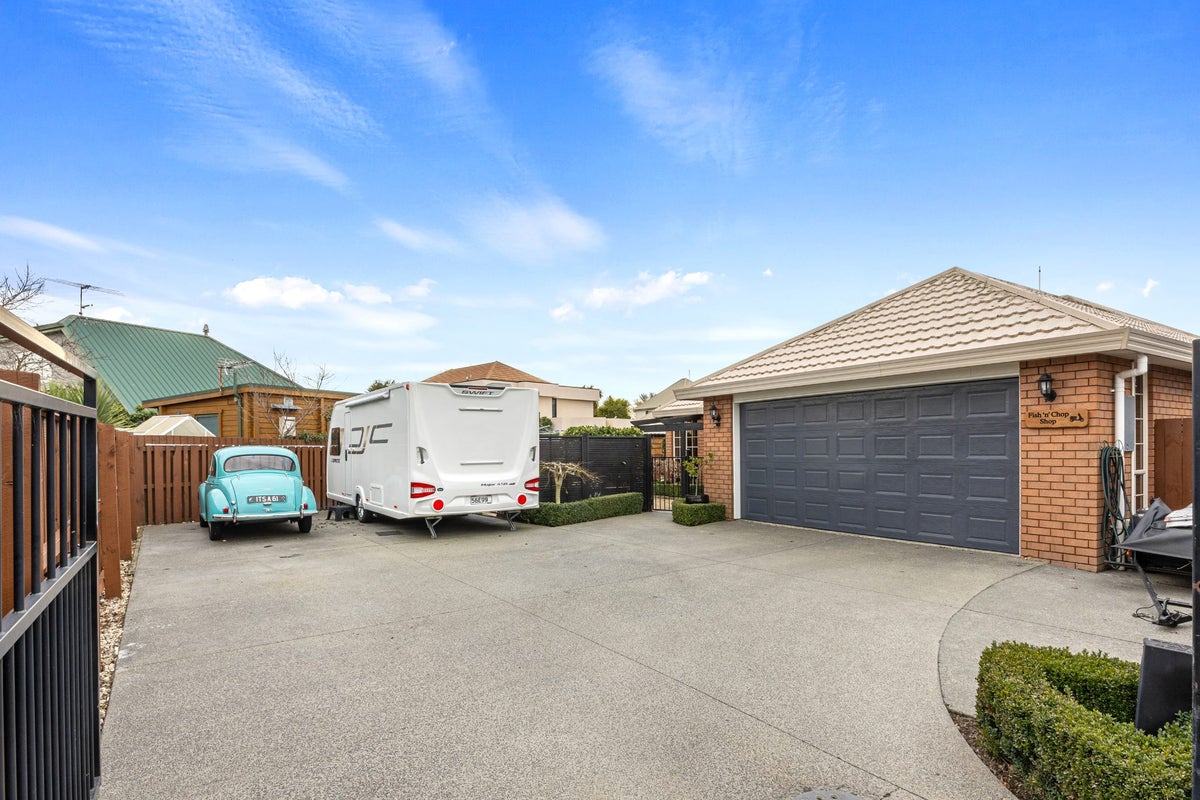 7 Hemingford Place, Halswell, Christchurch - Carousel 2