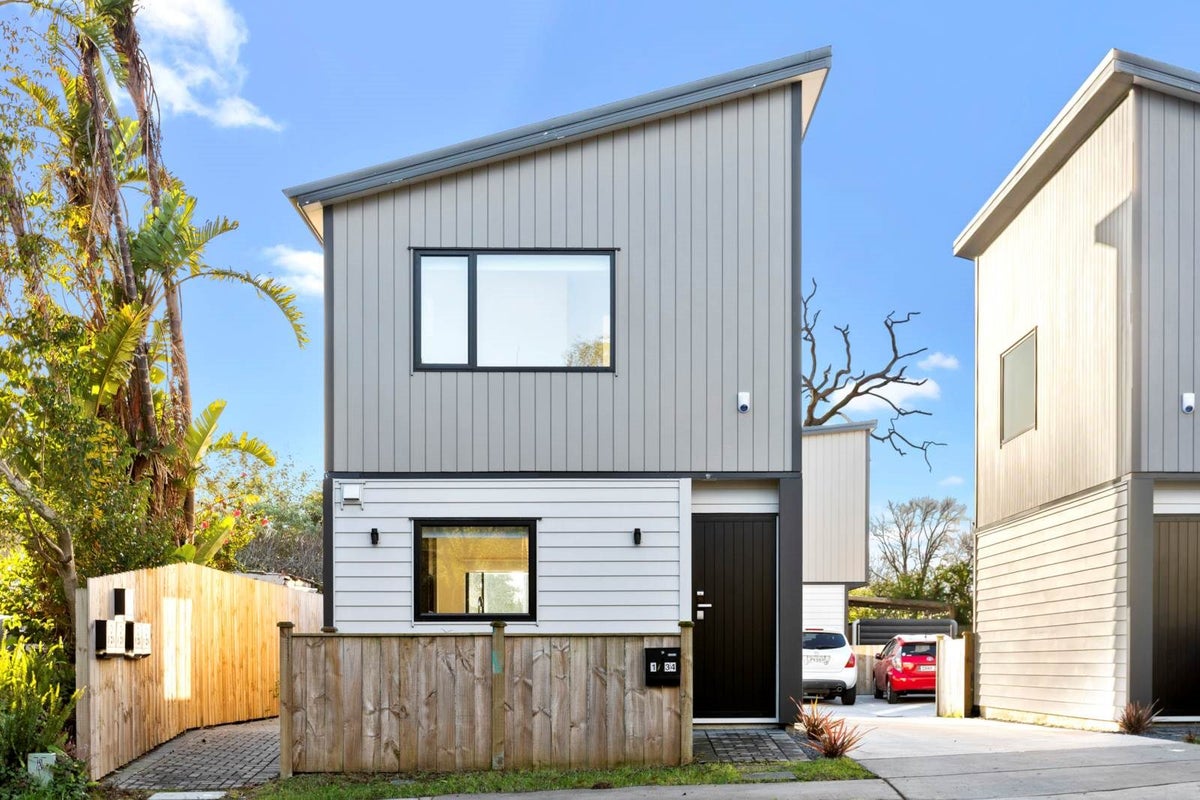 1/34 Edmonton Road, Henderson, Auckland - Carousel 1