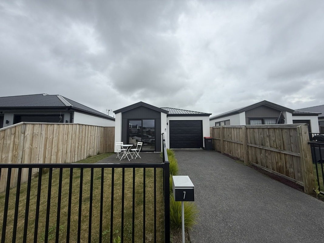 7 Chrysolite Place, Belfast, Christchurch - Carousel 1