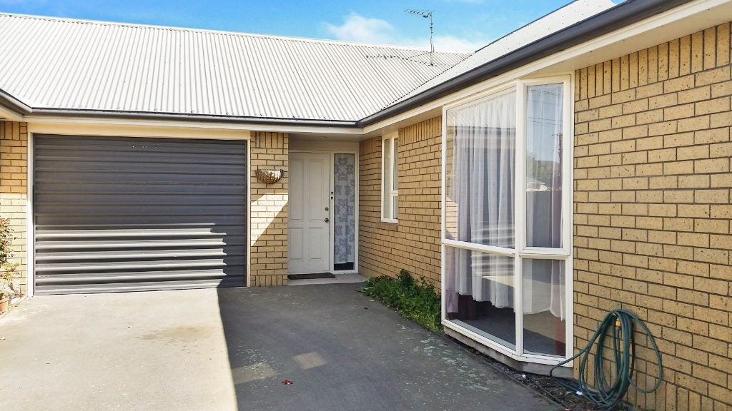 2/17 Fairfield Avenue, Addington, Christchurch - Carousel 1