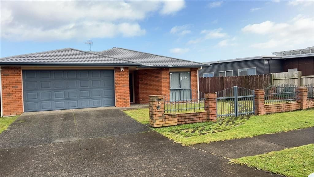 16 Kaimoana Street, Weymouth, Auckland - Carousel 1