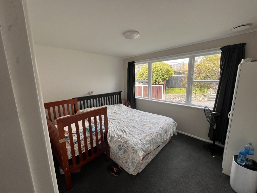 23 Diane Grove, Paparangi, Wellington - Carousel 6