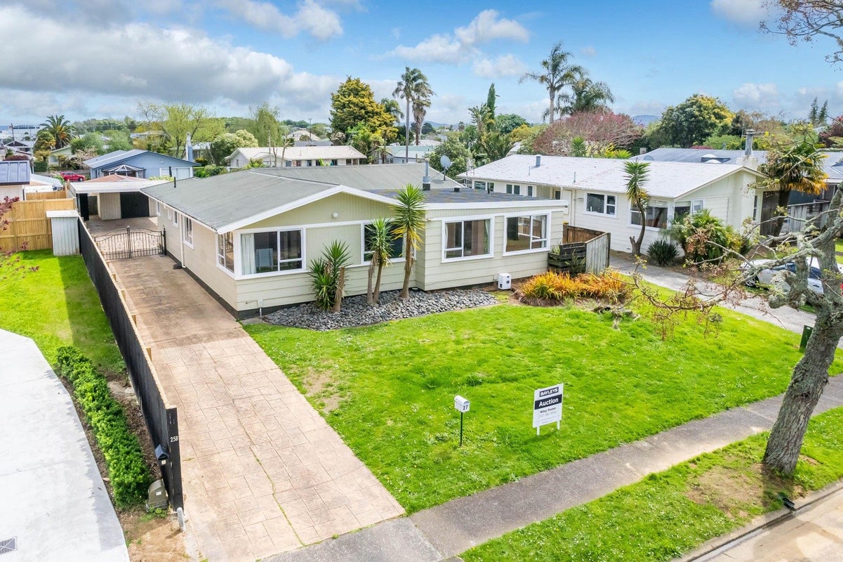 27 Fuchsia Avenue, Pukete, Hamilton, Waikato - Carousel 1