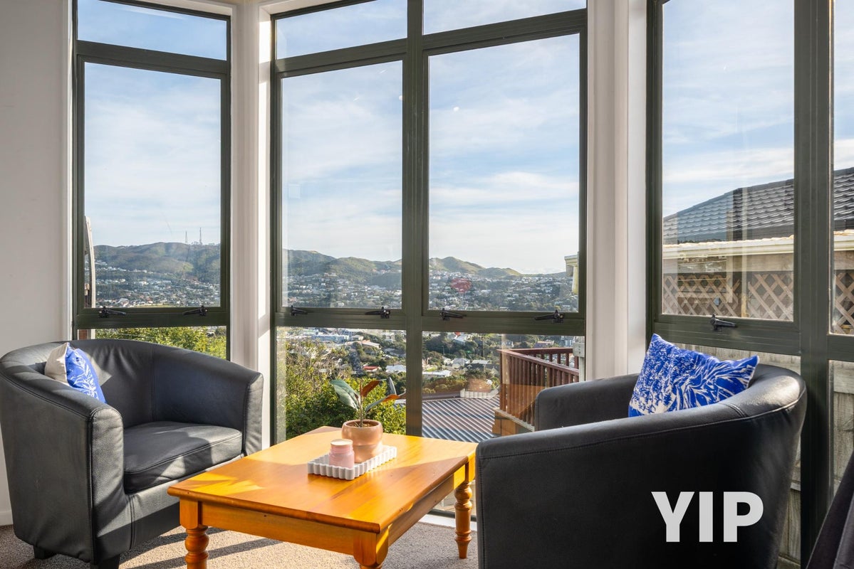 19B Pelorous Street, Paparangi, Wellington - Carousel 2