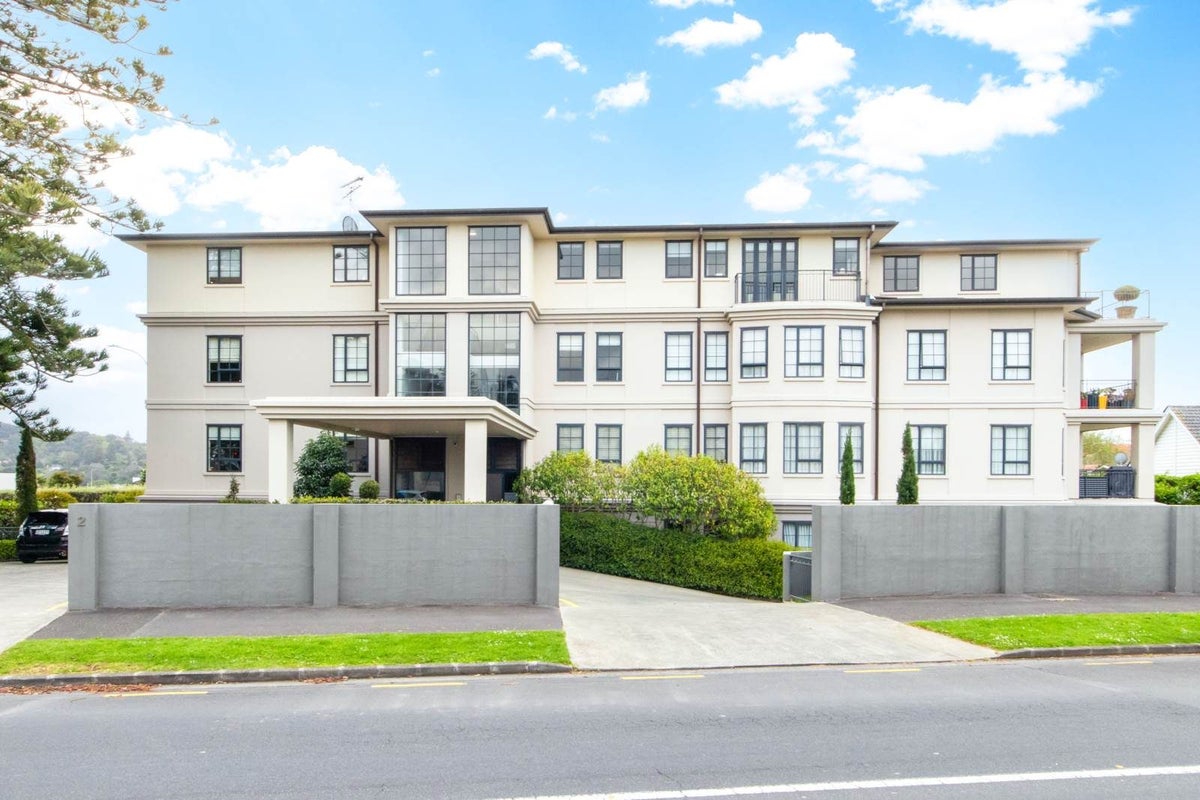 1B/2 Bassett Road, Remuera, Auckland - Carousel 1