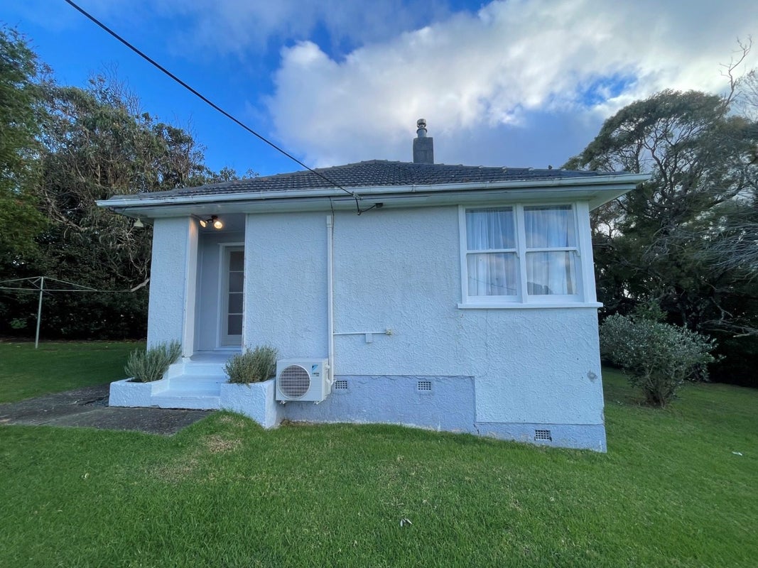 43 Hillary Crescent, Belmont, Auckland - Carousel 1