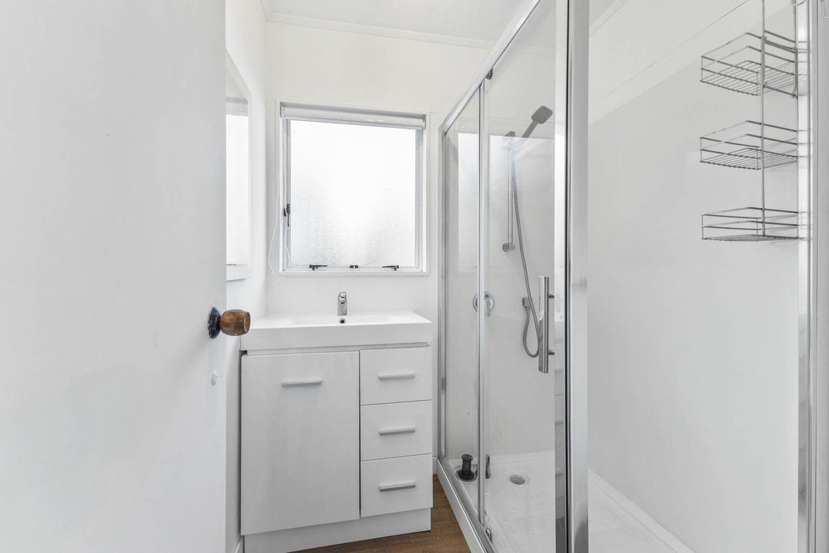 1/8 Sparrow Place, Weymouth, Auckland - Carousel 11
