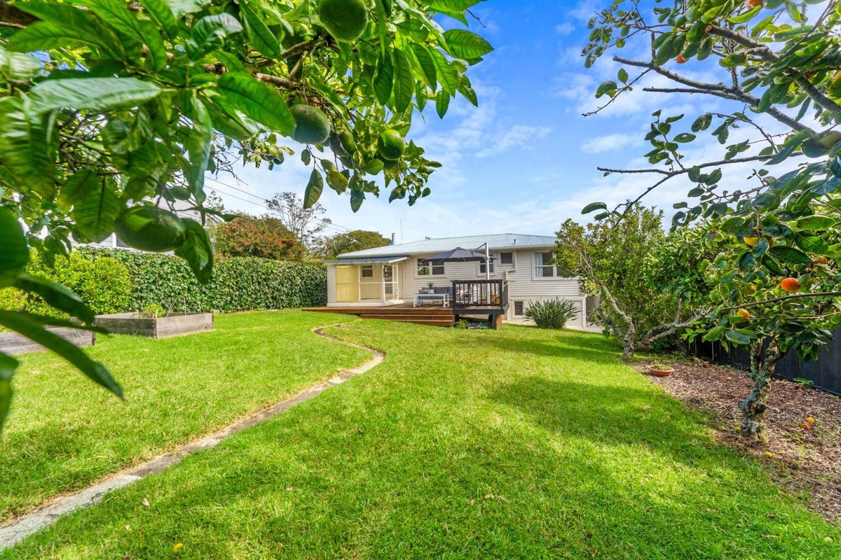 39 Mahara Avenue, Birkenhead, Auckland - Carousel 1