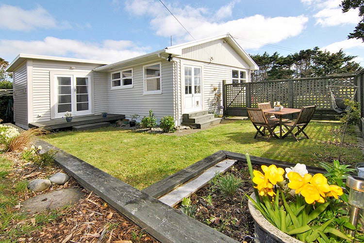 164 Helston Road, Paparangi, Wellington - Carousel 1