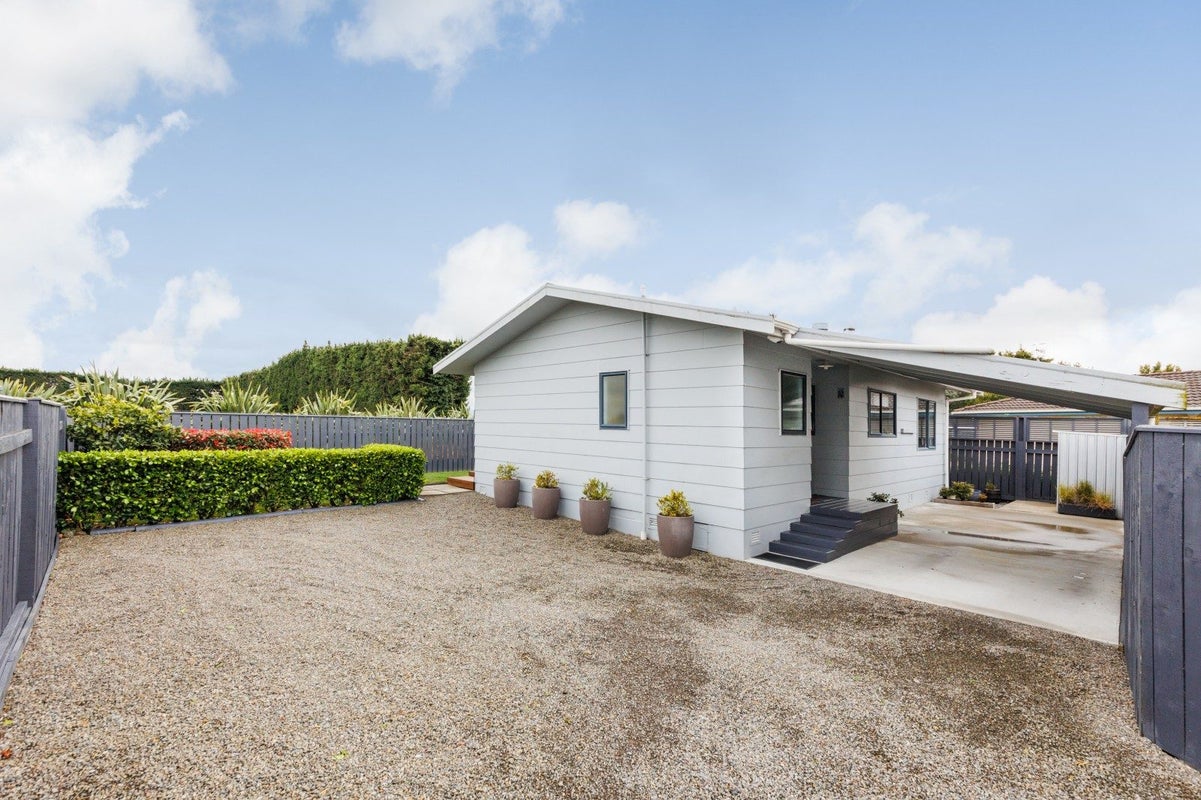 2/91 Benmore Avenue, Cloverlea, Palmerston North - Carousel 2