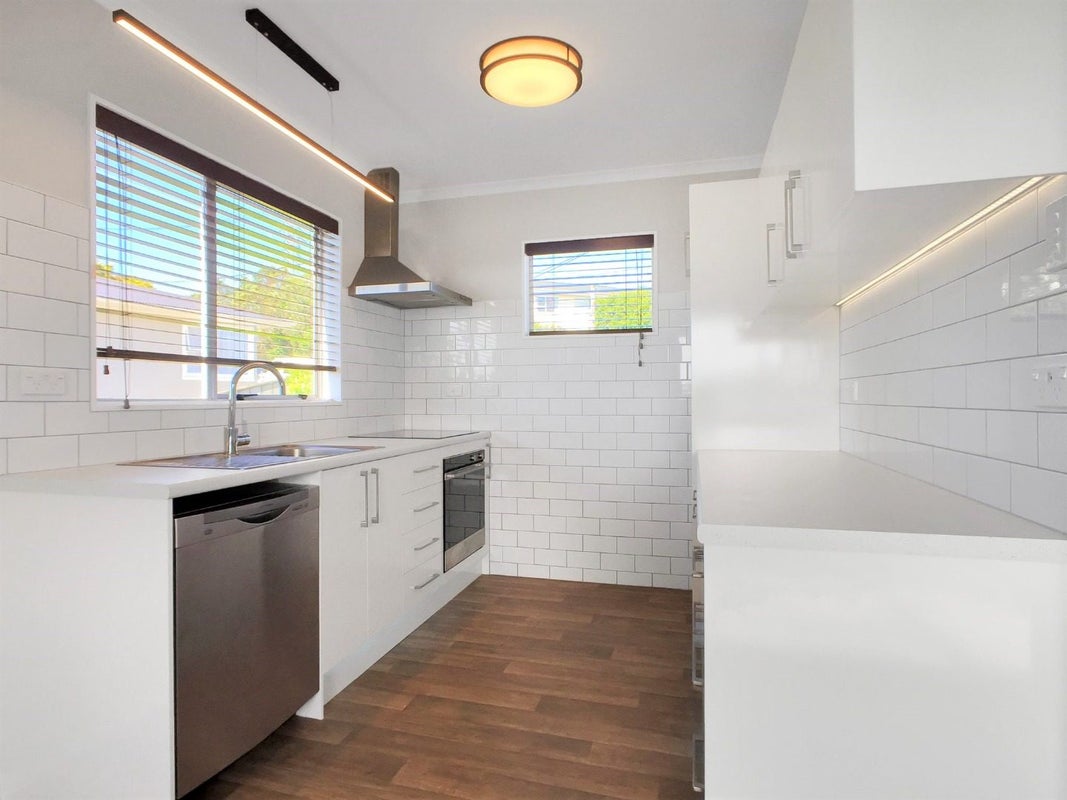 52 Brooker Grove, Newlands, Wellington - Carousel 2