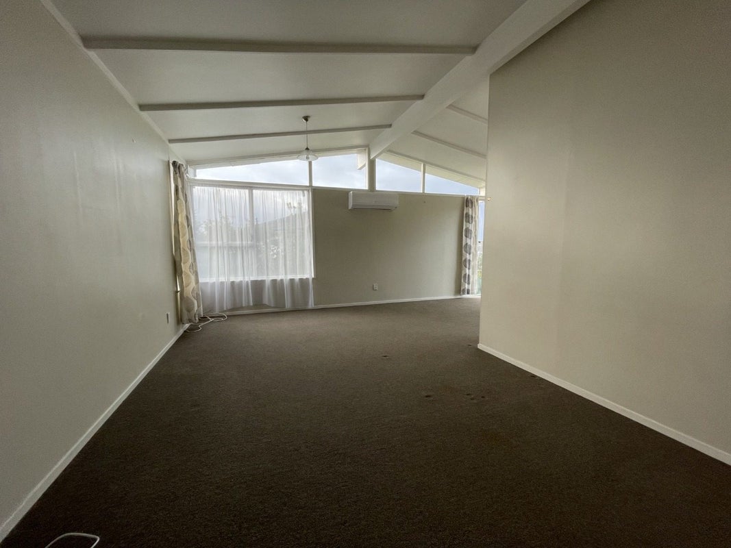 4 Glynnbrooke Street, Te Atatu South, Auckland - Carousel 2