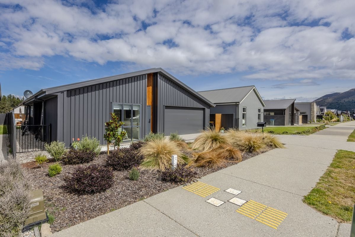 53 Longview Drive, LAKE HAWEA - Carousel 1